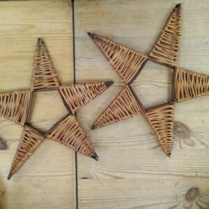 2 star decorations made of willow